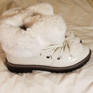 Womens Cream color Winter Boots sz 8